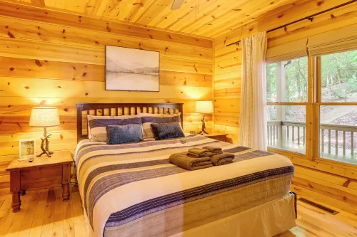 Lakeside Cabin: Game Room, Dock, Orchard, Wineries - parking