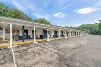 Starlite Resort - parking