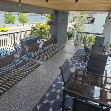 Okanagan Lakefront Resort