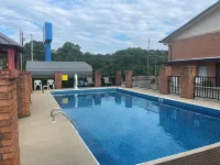 Royal Inn - Anniston - piscine