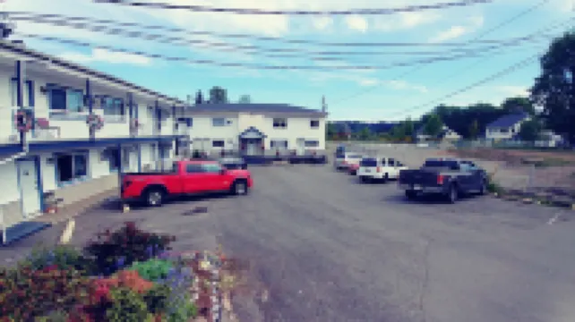 リバー ハイツ モーテル コートネイのホテル