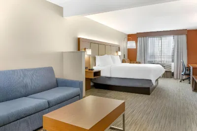 Holiday Inn Express & Suites Louisville South-Hillview فنادق في Brooks