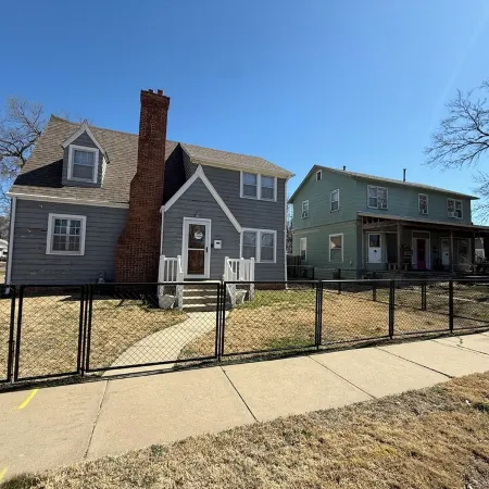 Cozy Corner Cottage - 4 Bed/2 BathNo Cleaning Fee!