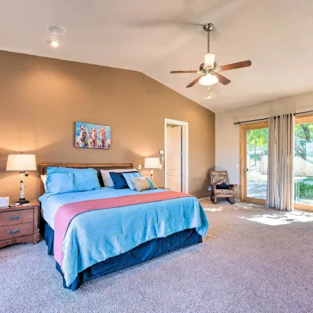 'Doc's Retreat' in Ruidoso Downs w/ Mtn Views