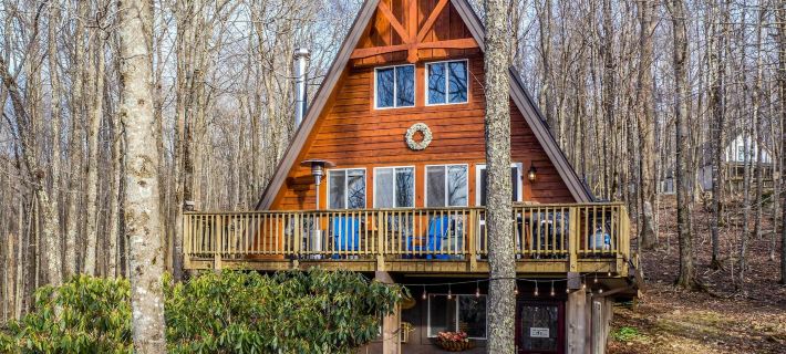 1 Mi to Beech Mtn! Family Retreat w/ Hot Tub Hotels in Beech Mountain