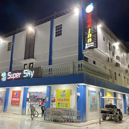 Sky Inn Отели рядом с достопримечательностью «Остров Кей Колкер»