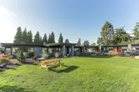 Heliotrope Hotel Hotel berhampiran Structures Brewing