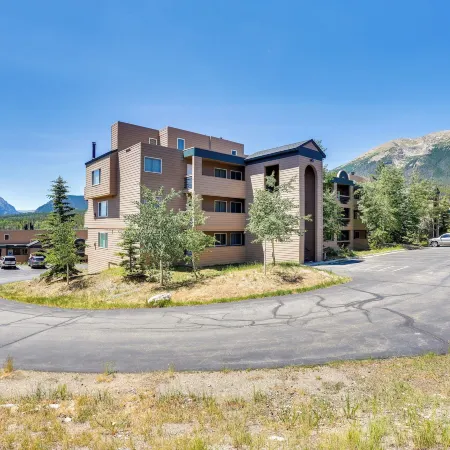 Stunning Mountain Views: Silverthorne Condo!
