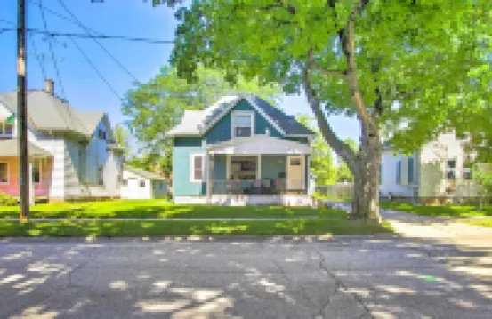 Appleton Abode Near Lake Winnebago and Downtown