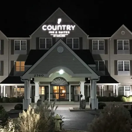Country Inn & Suites by Radisson, Salina, KS