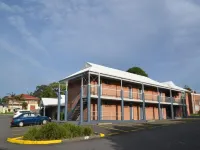 The Oaks Hotel Motel Hotels in Mount Warrigal