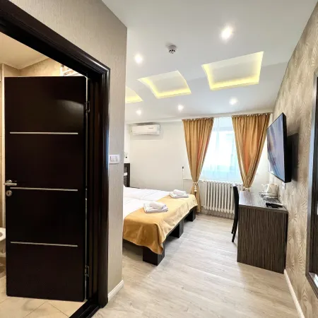 Side One Design Hotel Garni