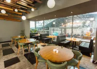 Accra Luxury Apartments at Pearl In City - Bữa sáng