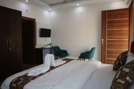 Hotel Bindram Palace Отели рядом с достопримечательностью «Vishnu Ghat»