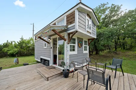 Charming Tiny Home with Fire Pit and Animal Encounters - Cozy Retreat