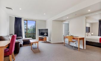 Knox International Hotel and Apartments