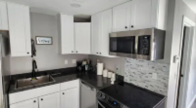 Old Town Modern 2bed/1bath home with patio & yard