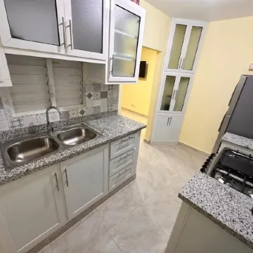 Charming 2-Bedroom House with WiFi, AC, Gated Driveway "Private" Отели в г. Нагуа