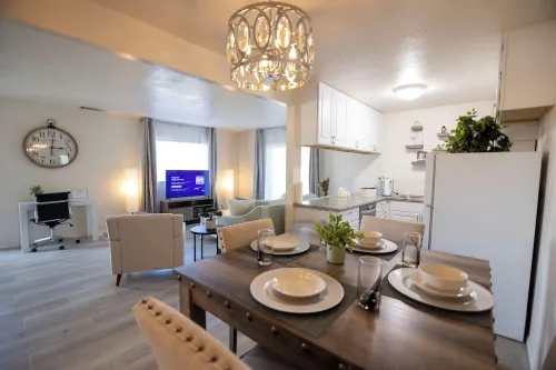 Near I5, Airport Hotels in Anderson