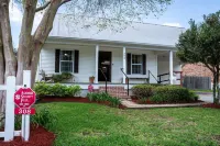 Charming 2-bedroom house in fabulous Breaux Bridge with WiFi, AC
