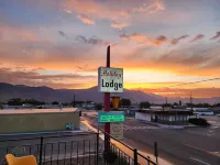 Holiday Lodge Hotels in Hawthorne