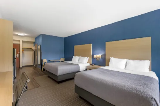 Quality Inn & Suites Hotels near Sheridan College Trafalgar Road Campus