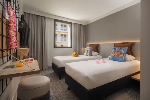 Moxy Nice Hotels in Сен-Лоран-дю-Вар