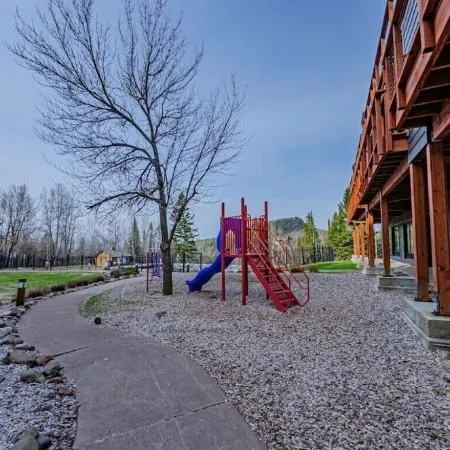 Lola’s Lodge Ski-In/Ski-Out 3 bedroom Lodge near hiking/golf