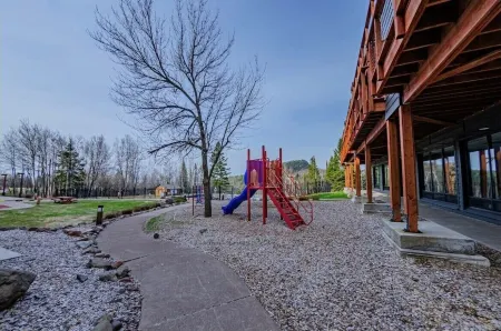 Lola’s Lodge Ski-In/Ski-Out 3 bedroom Lodge near hiking/golf