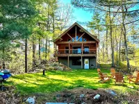 Modern & Cozy Lakefront Cabin: Rustic Charm and Serene views Hotels in Barnstead