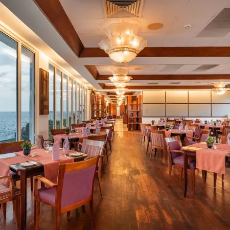 Hulhule Island Hotel