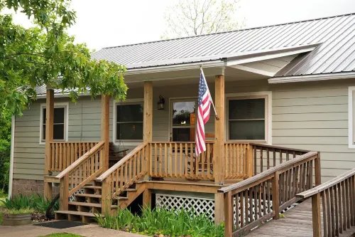 Charming 3-bedroom cabin with a view, AC/wifi located near Mountain View