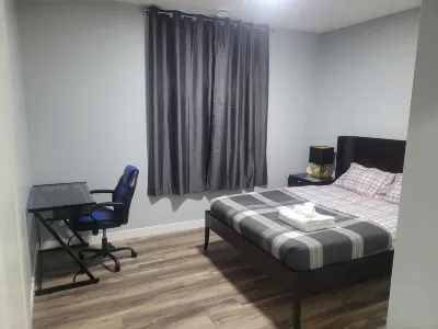 New 2-Bedroom Legal Basement in Calgary Hotel in zona Somerset Bridlewood Terminal