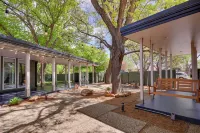 Mid-Century Modern Home w/ Fire Pit & Gas Grill! - بيت ضيافة