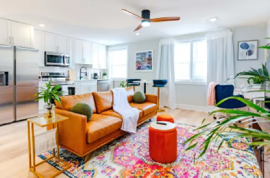2-bedroom townhome in charming Philadelphia with WiFi, AC Hotels near Cliveden