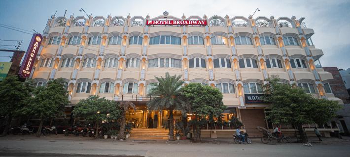 New Hotel Broadway Ξενοδοχεία στην πόλη Βαρανάσι