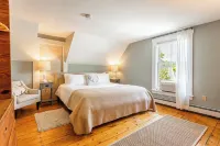 Woodbridge Inn Bed & Breakfast Hotels near Dana House