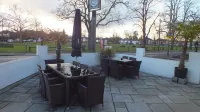 OYO the Watermans Arms Hersham 엘름브릿지 호텔