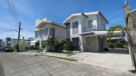 3-Bedroom House in NorthPoint Отели рядом с достопримечательностью «Руинс»