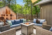 Lovely Patio, Smart TVs, and Cozy Loft Space - Chic Luxury Retreat