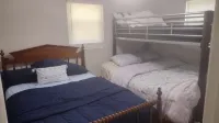 Lake Front House. Cool, Pet Friendly with Fire Pit & Grill. Hotel a Tool