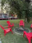 Beachy Keen 2 steps away from lake where rustic meets charm. Pet friendly.