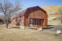 2 Mi to Main Street: Mtn-view Escape in Lander! - 3-Sterne