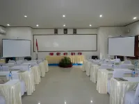 Luxio Hotel Sorong Hotels in Klawalu