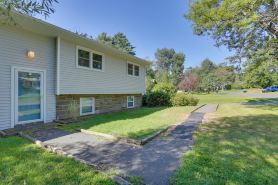 Kiamesha Lake Home w/ Deck, 4 Mi to Resorts World!