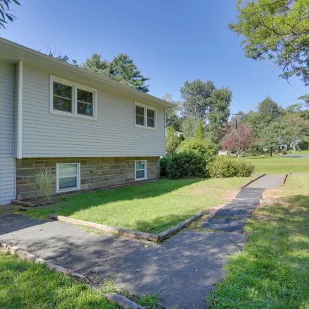 Kiamesha Lake Home w/ Deck, 4 Mi to Resorts World!