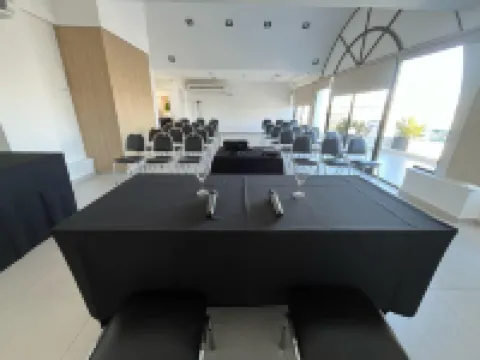 烏爾奇薩公寓&套房酒店