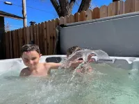 2 min from rt 66- hot tub-firepit-bocceball-bbq