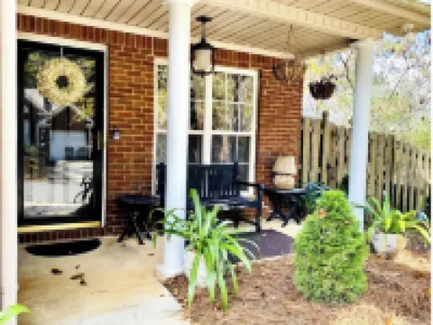 Near Oak Mtn Garden Home Hotels in Pelham