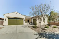 Home w/ Hot Tub & Outdoor Space in Queen Creek! - Homestays